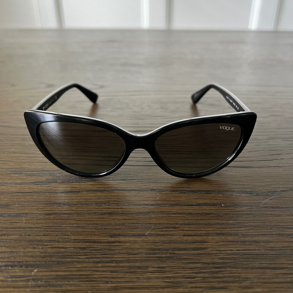 Vogue Sunglasses Black Cat Eye Made in Italy with Case VO 2677-S W44/11